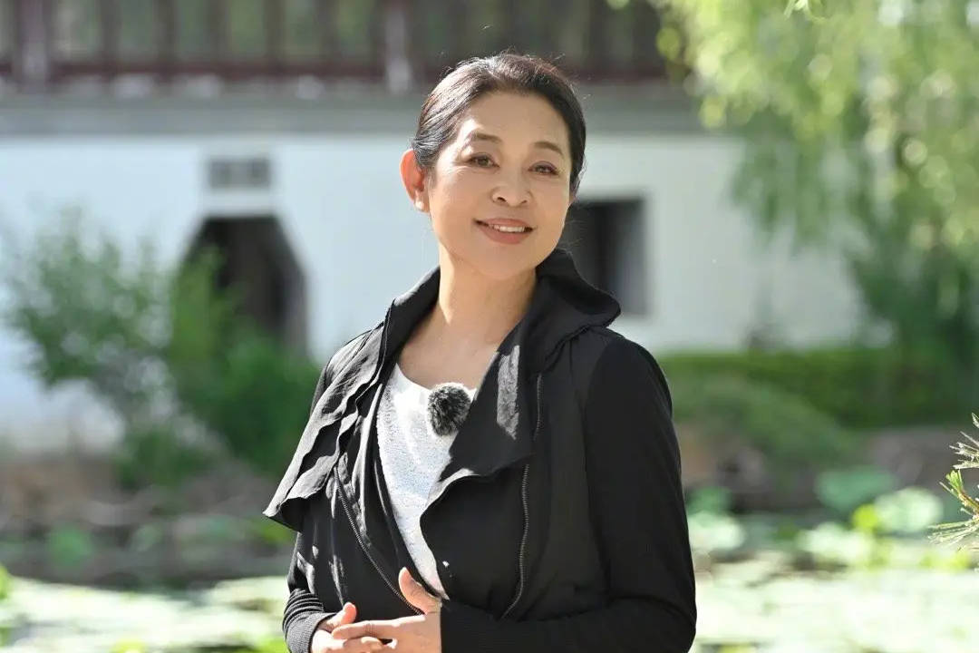 倪萍回应迟蓬获白玉兰最佳女配角：真是想哭，也想笑